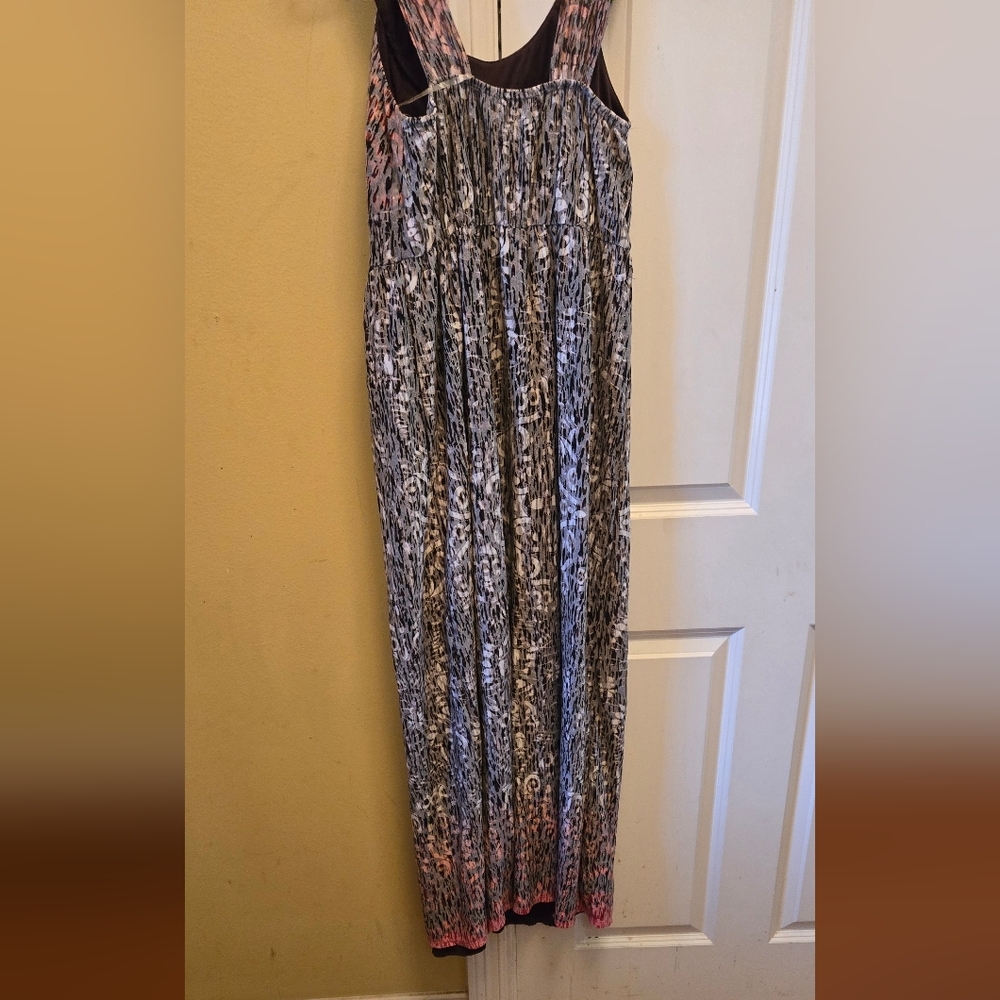 Women's Black, White And Red Sleeveless Scoop Key Hole Gold Jewel Maxi Dress - Picture 4 of 4